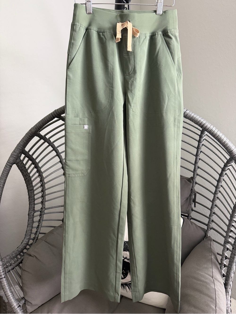 New Figs High Waisted Isabel Wide Leg Scrub Pants XS - Picture 3 of 6